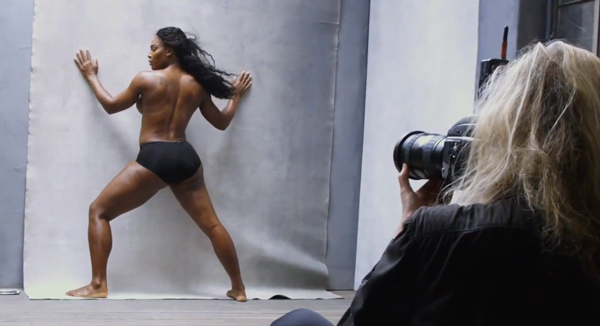 Serena Williams fotografada por Annie Leibovitz  para o calendário Pirelli 2016. (Imagem: Divulgação)